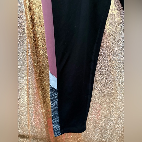 Victoria's Secret Black Leggings with Pink Logo - Picture 4 of 8